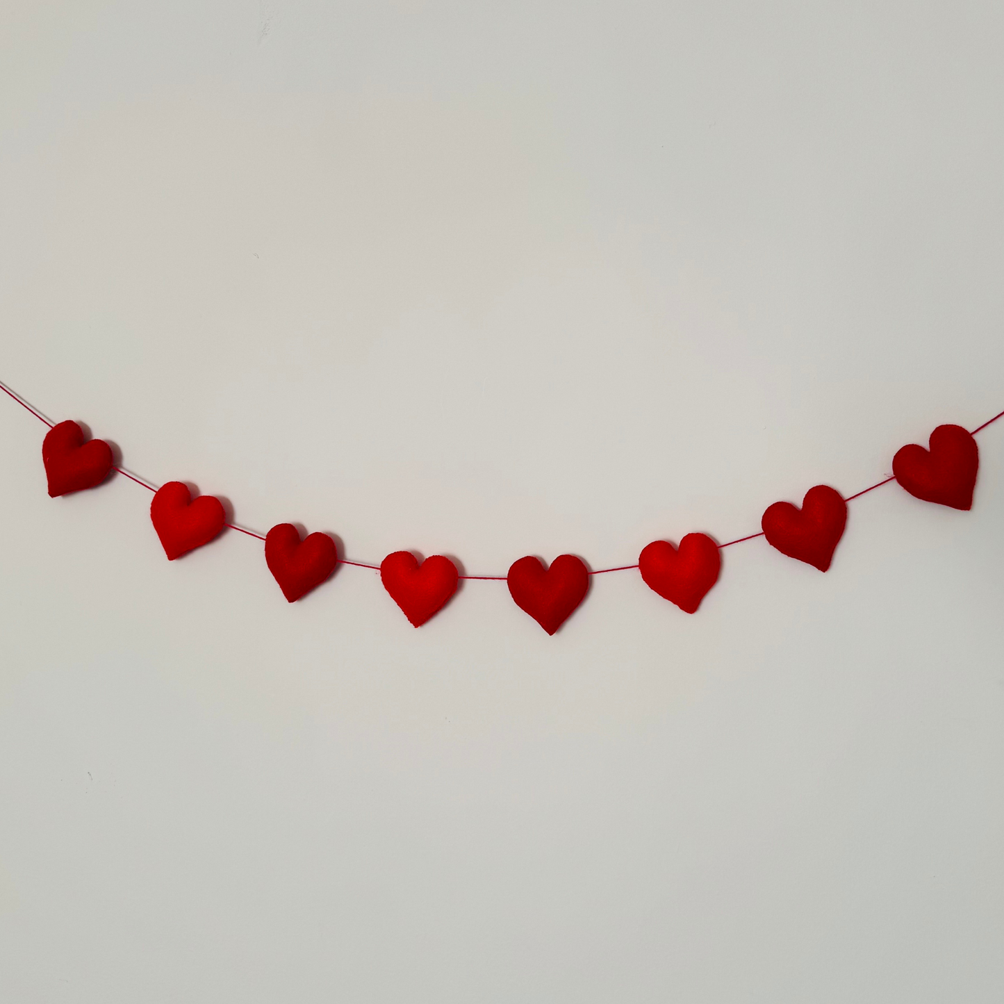 Handmade Red Felt Heart Garland – Cozy & Charming Decor for Any Occasion