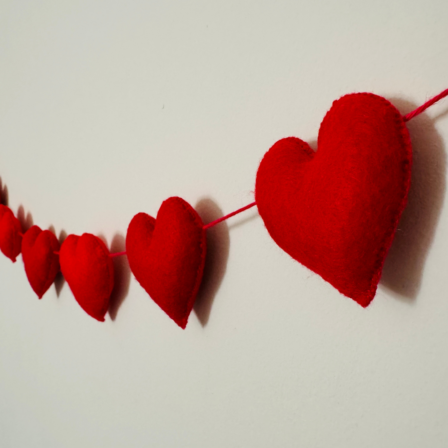 Handmade Red Felt Heart Garland – Cozy & Charming Decor for Any Occasion