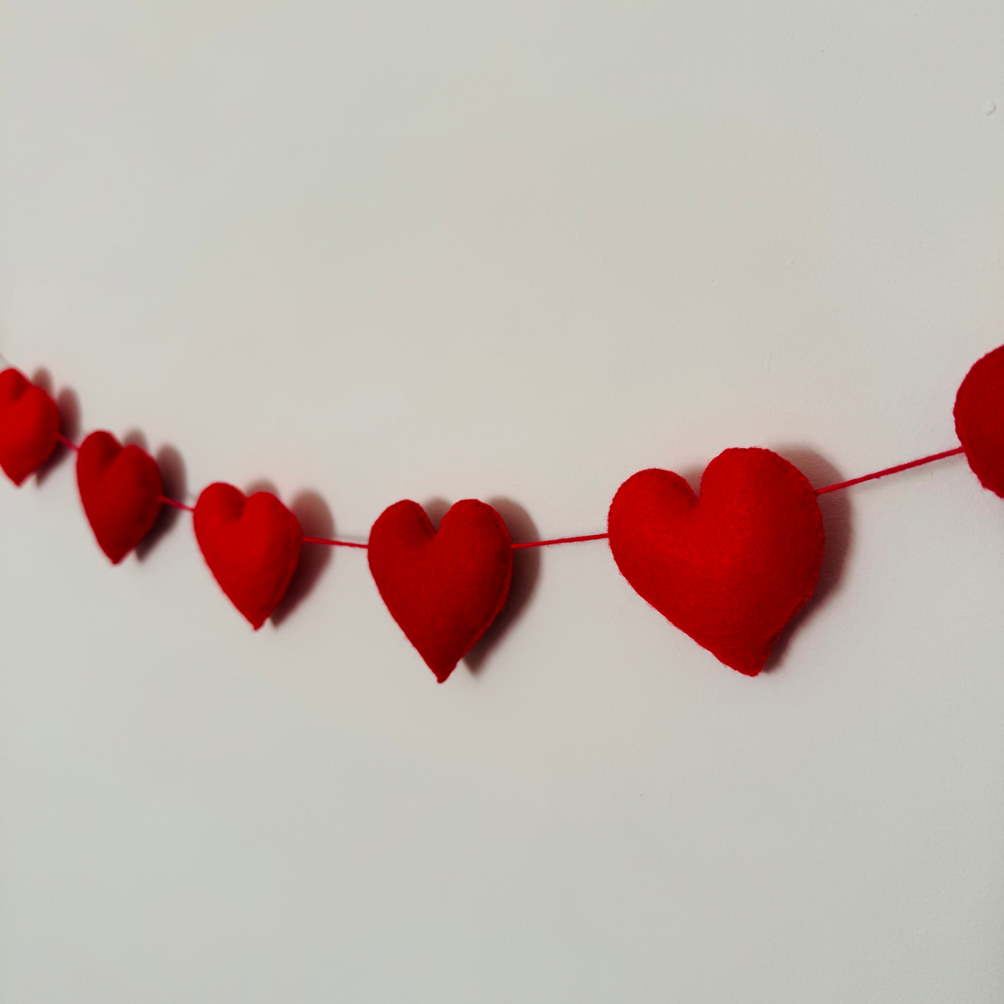 Handmade Red Felt Heart Garland – Cozy & Charming Decor for Any Occasion