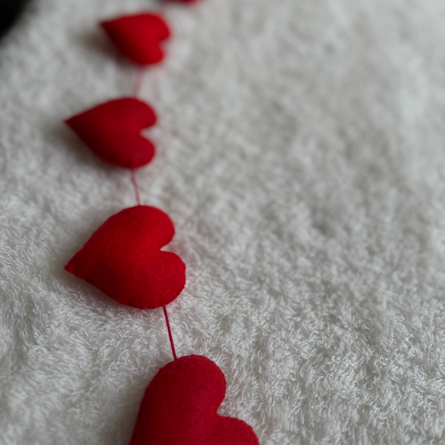 Handmade Red Felt Heart Garland – Cozy & Charming Decor for Any Occasion